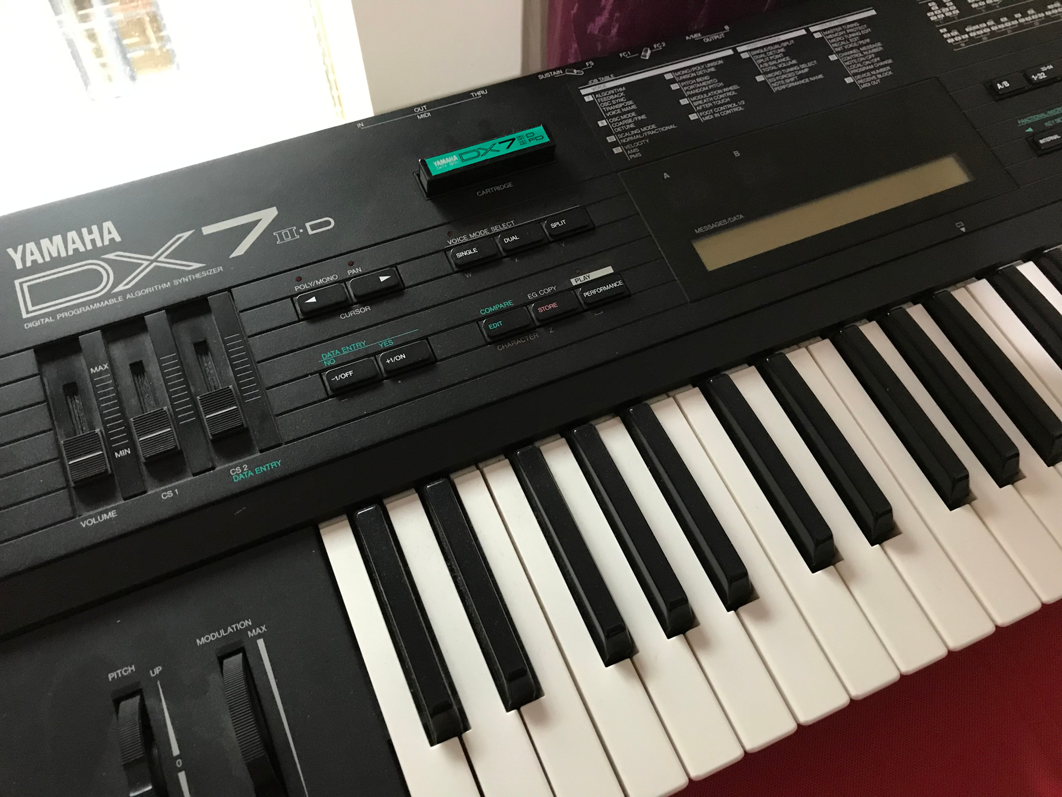 Yamaha DX7 Fully Digital FM Synthesiser | Music Tech Guy UK